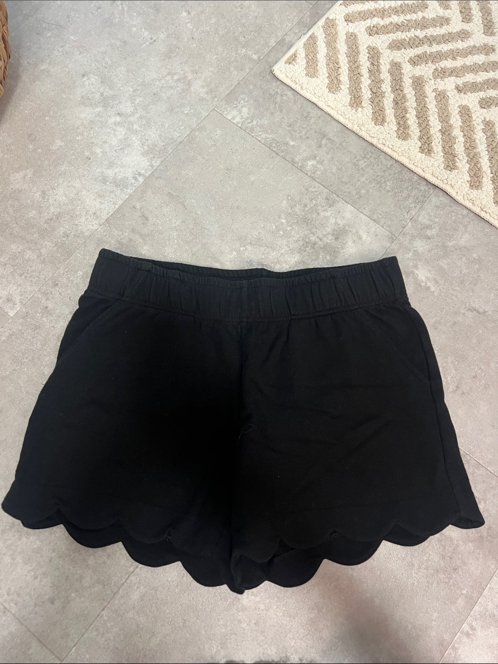 LILY PULITZER Black Scallop-Hem Shorts